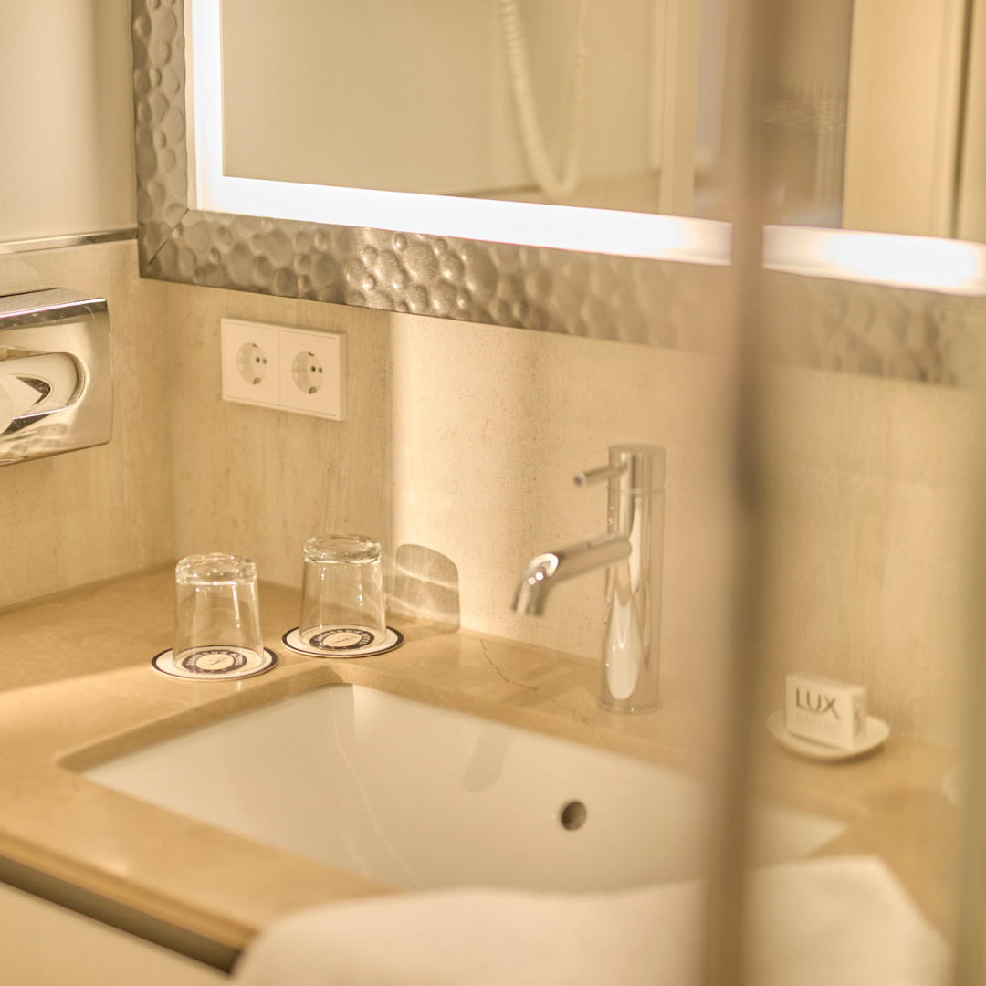 Attentus _Janssens Hotel _ 10.11 1